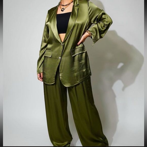 Italian Satin Blazer and Pants Set - Picture 7 of 16